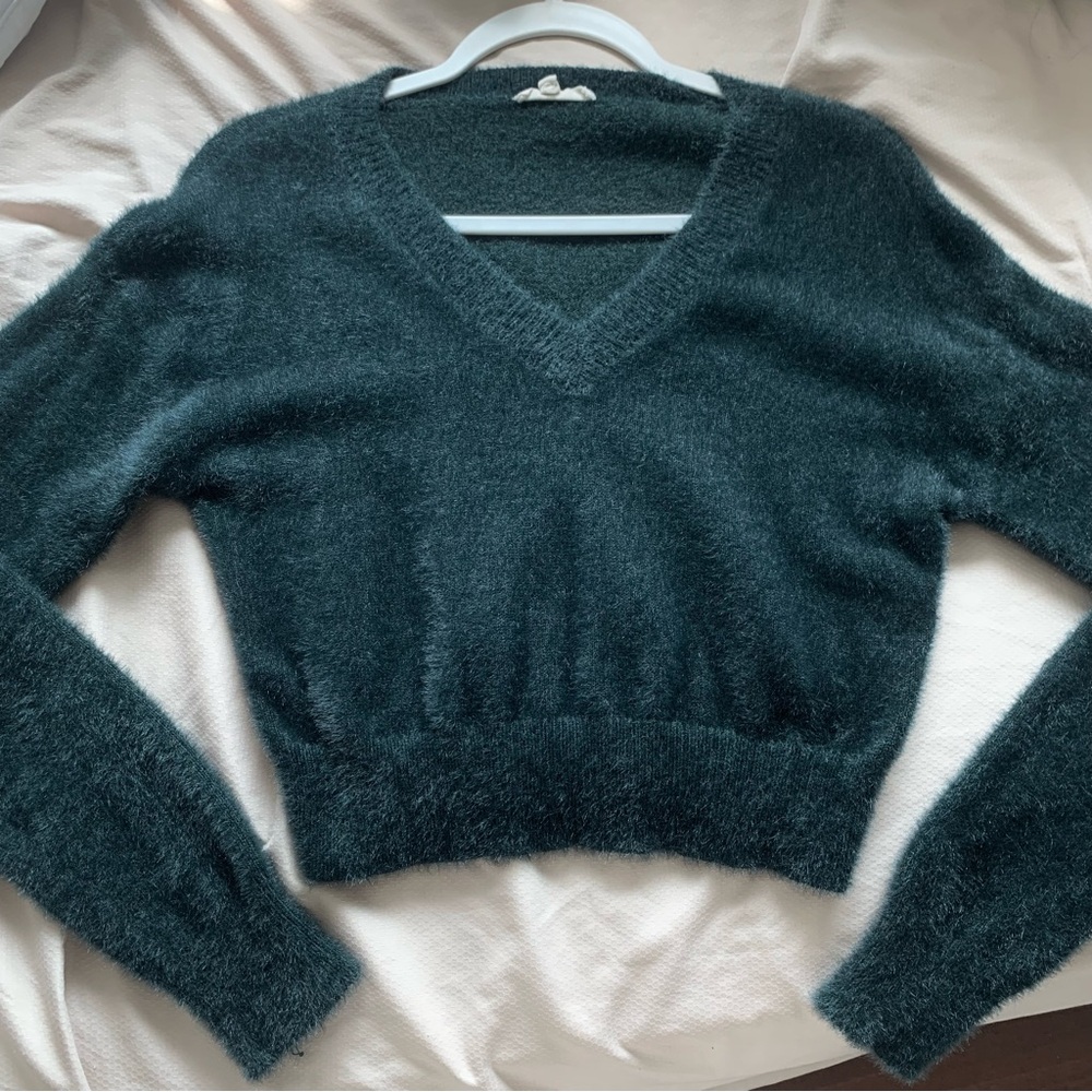💥4/$15 Chelsea & Violet Dark Green Fuzzy V-Neck Sweater